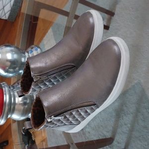 Steve Madden zip up boot